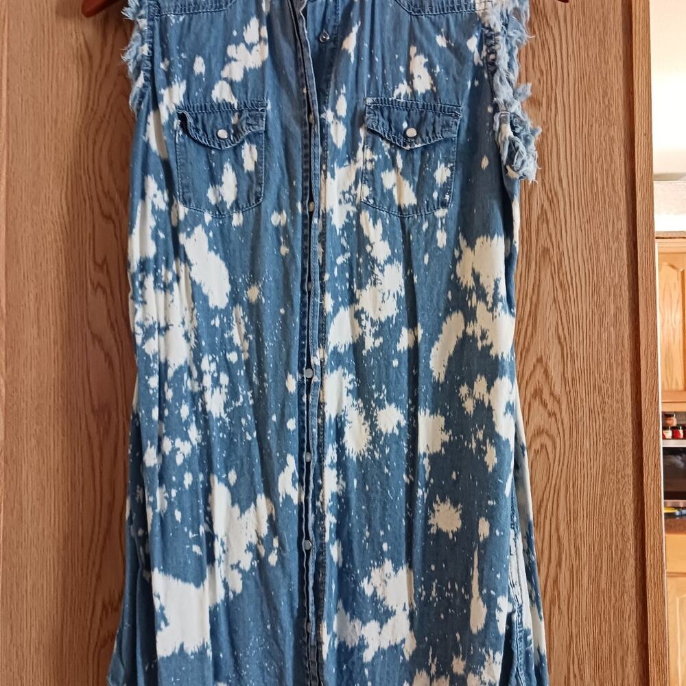 Almost Famous Sleeveless Denim Shirt Size L